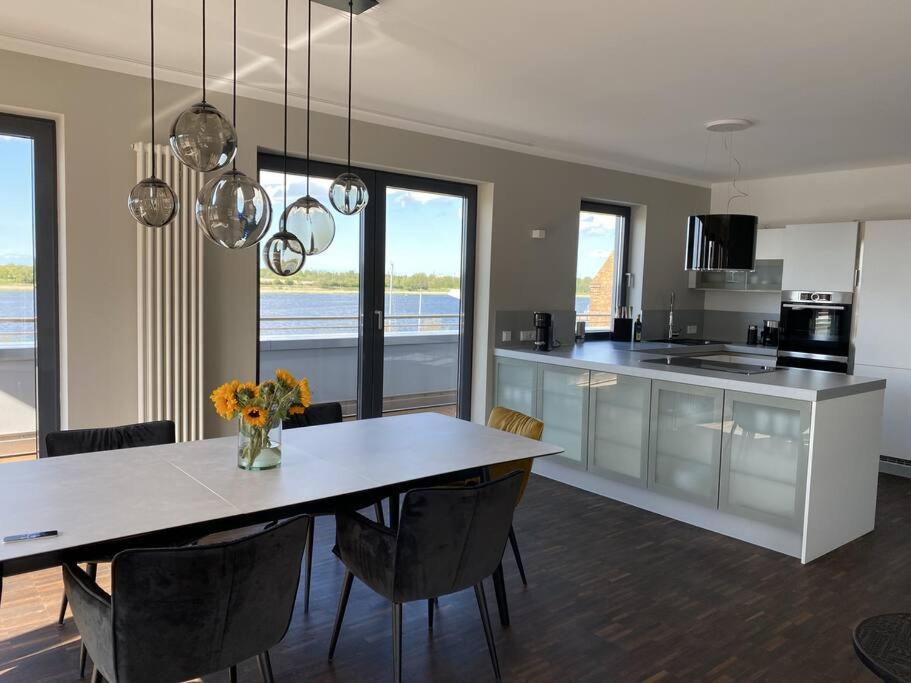 Exklusive Penthouse-wohnung Im Herzen Rostocks *
